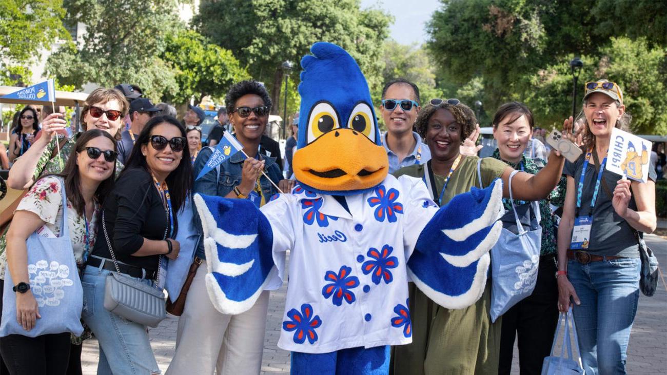 Cecil the Sagehen with a group of alumni during Alumni Weekend.